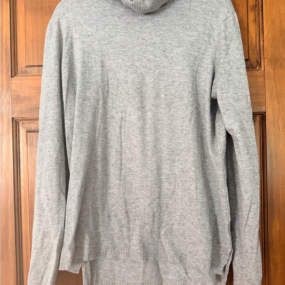 Cyrus Women's Light Gray  Turtleneck Sweater